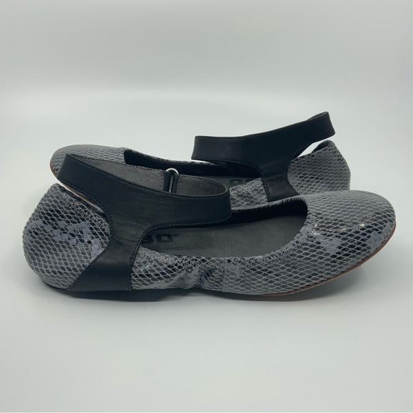 TSUBO‎ leather flats. - Picture 10 of 14